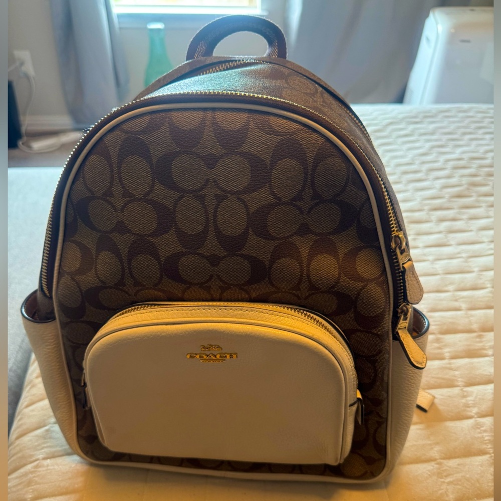 Coach backpack Lot of space inside ! Good condition !!! No stains inside